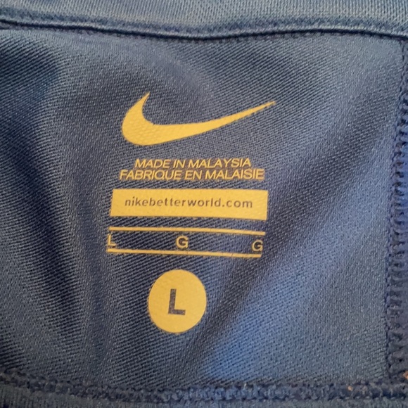 I am selling a Nike zip up sports jacket. - Picture 3 of 3